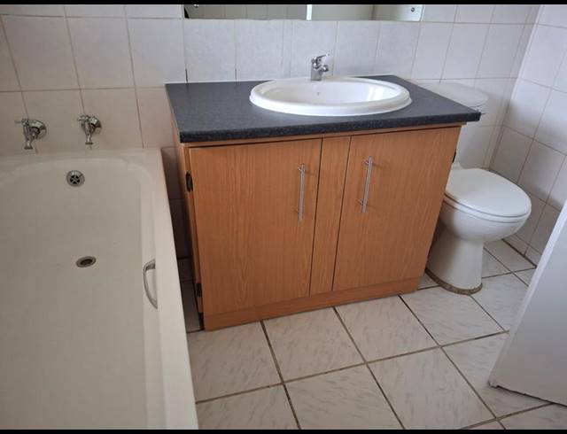 2 BEDROOM APARTMENT FOR SALE IN VANDERBIJLPARK CE 3